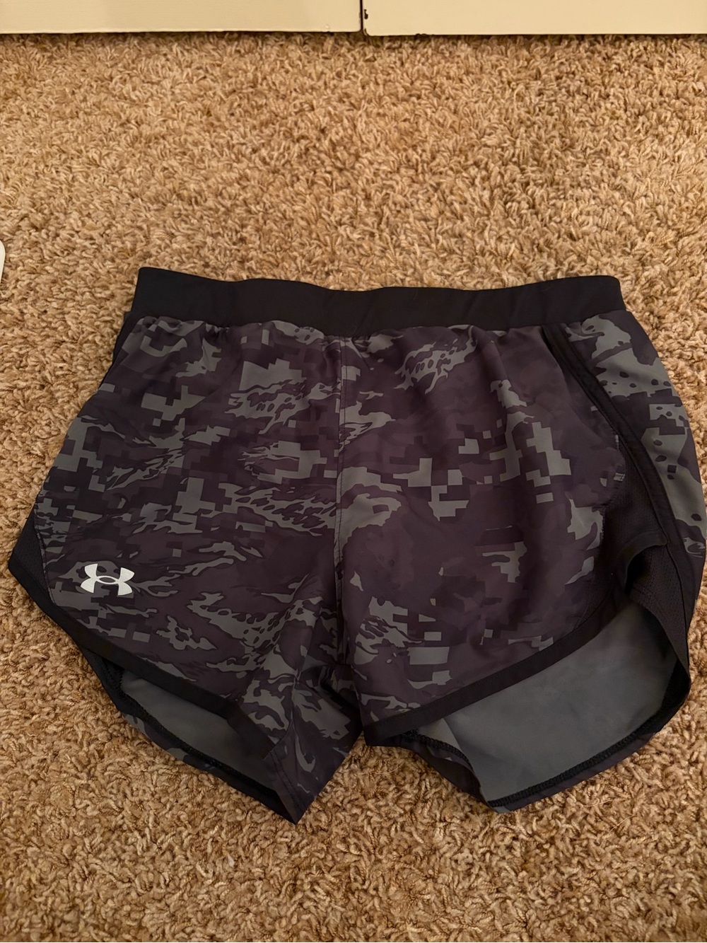Under armour camo shorts - Picture 1 of 2